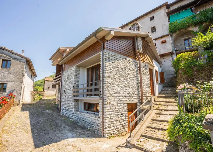 Villa Loris - History & Luxury