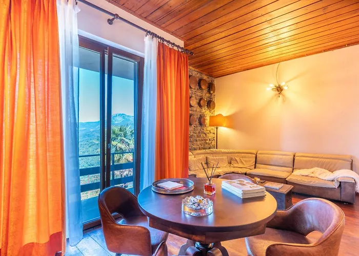 Villa Loris - History & Luxury
