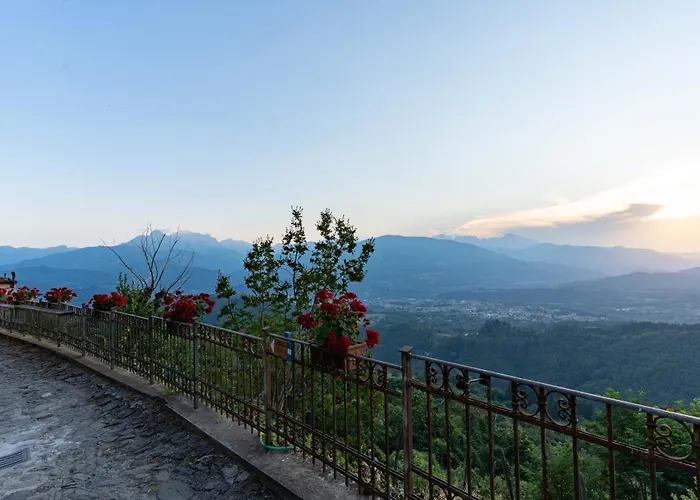 Villa Loris - History & Luxury