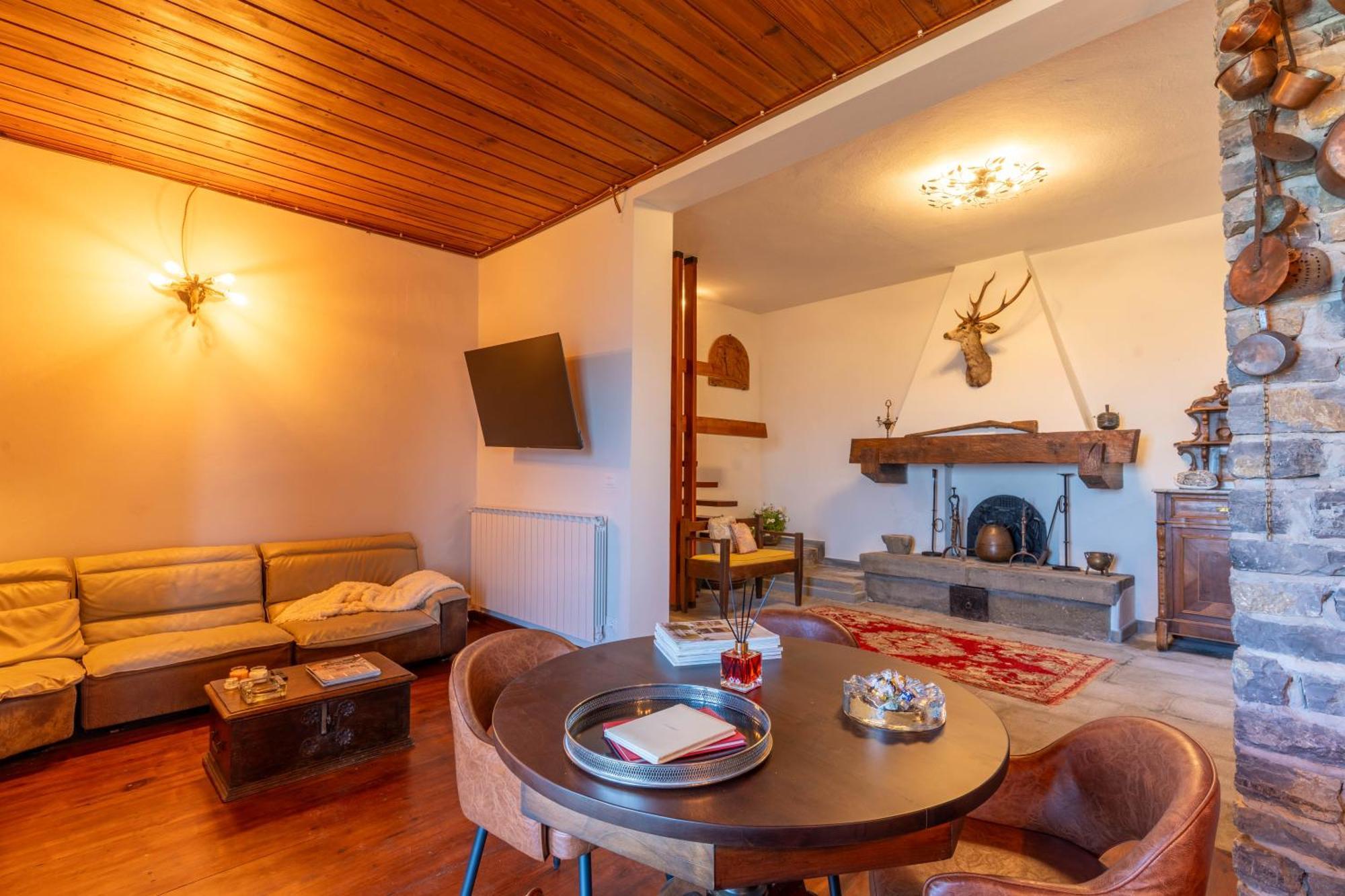Loris - History & Luxury Villa