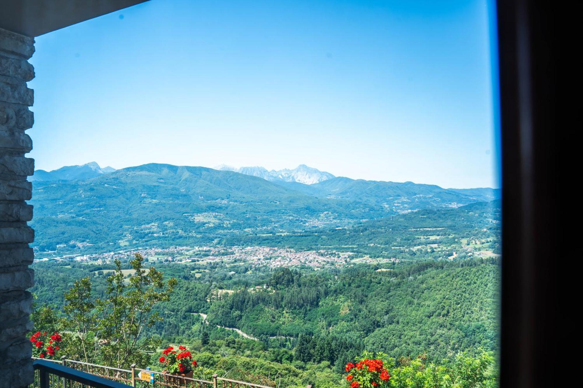 Villa Loris - History & Luxury