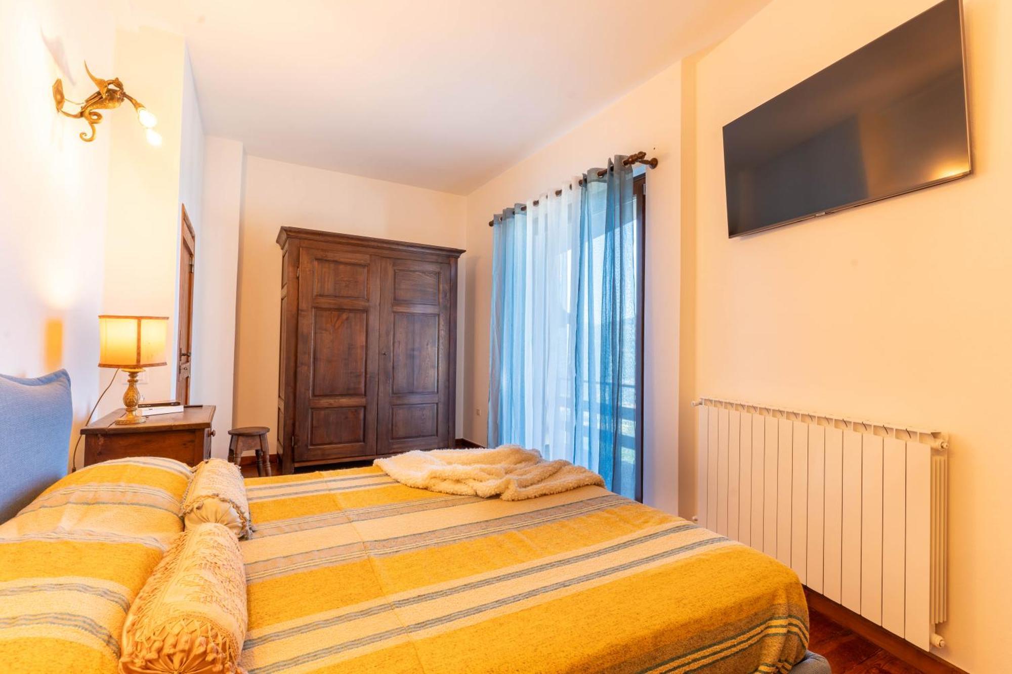 Villa Loris - History & Luxury *