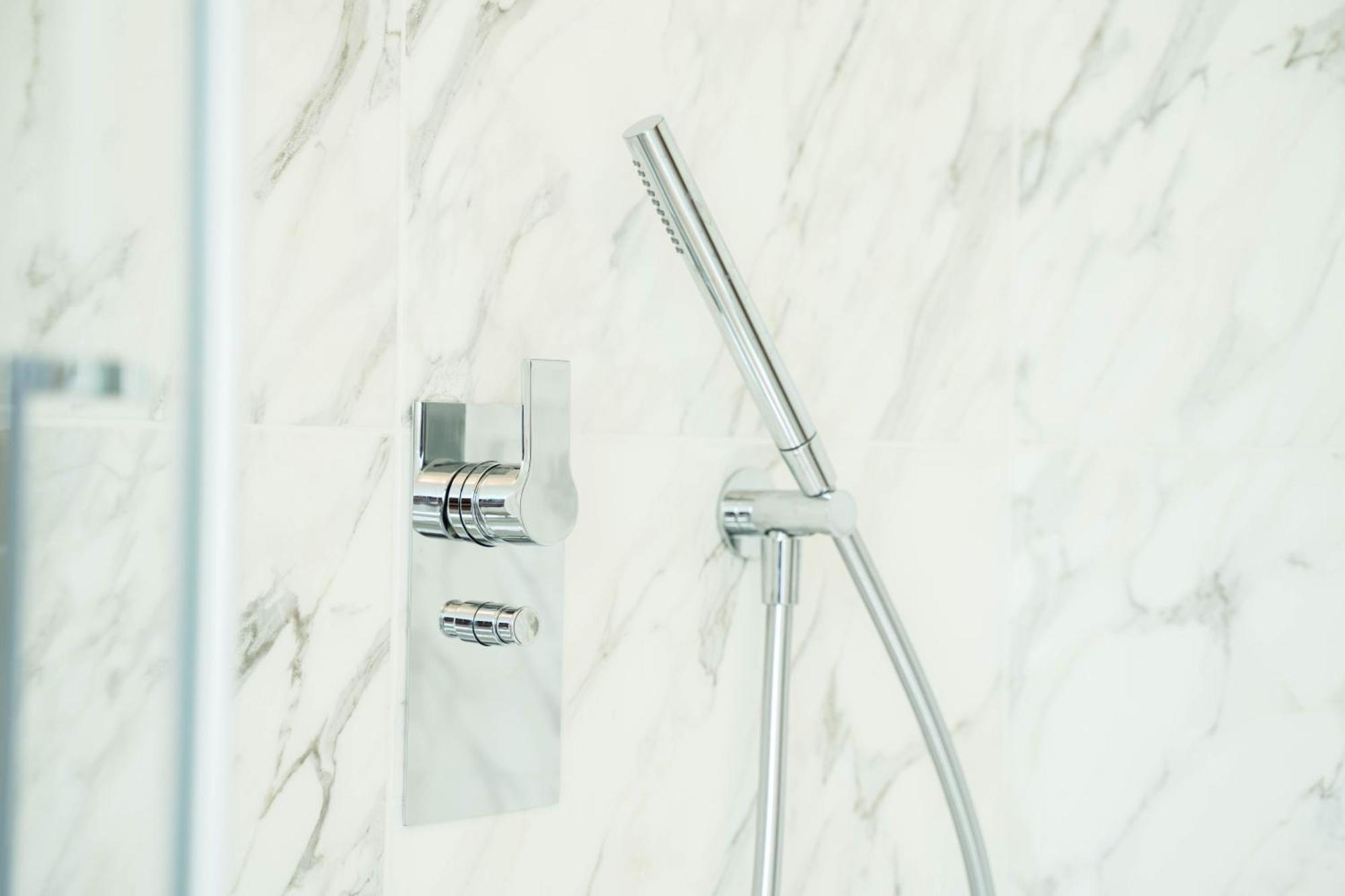 Loris - History & Luxury