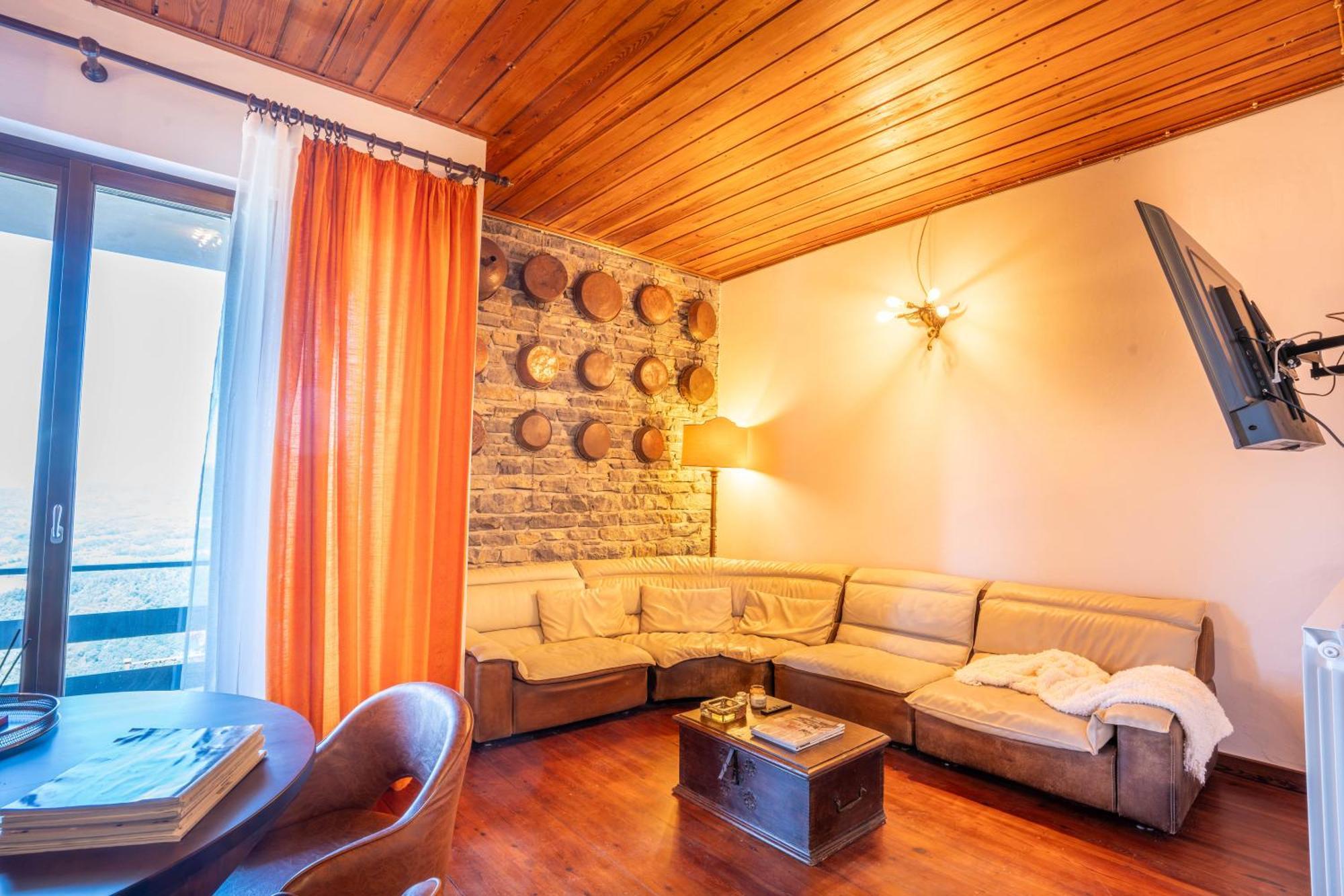 Loris - History & Luxury Villa