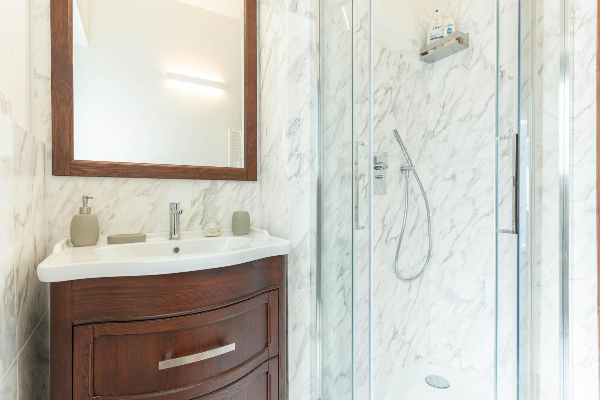 Villa Loris - History & Luxury *