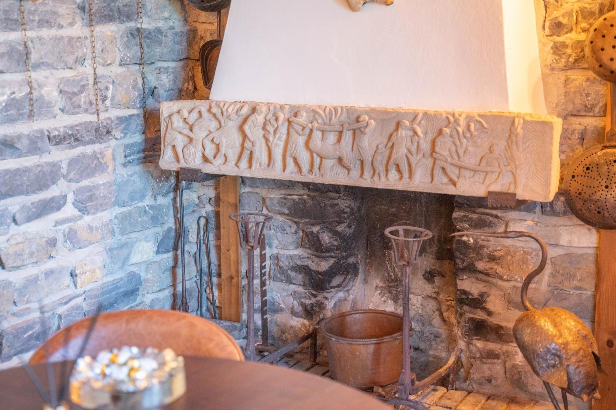Loris - History & Luxury Villa