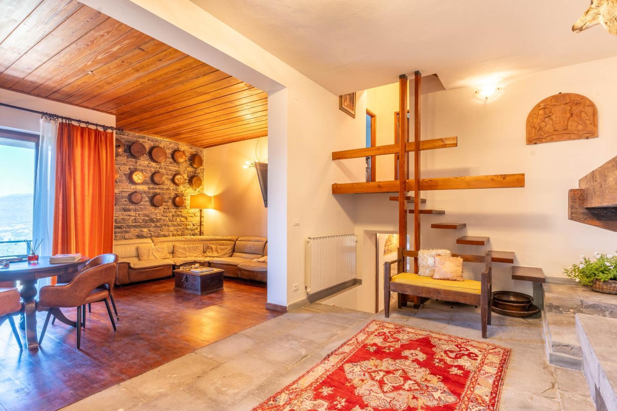 Loris - History & Luxury Villa